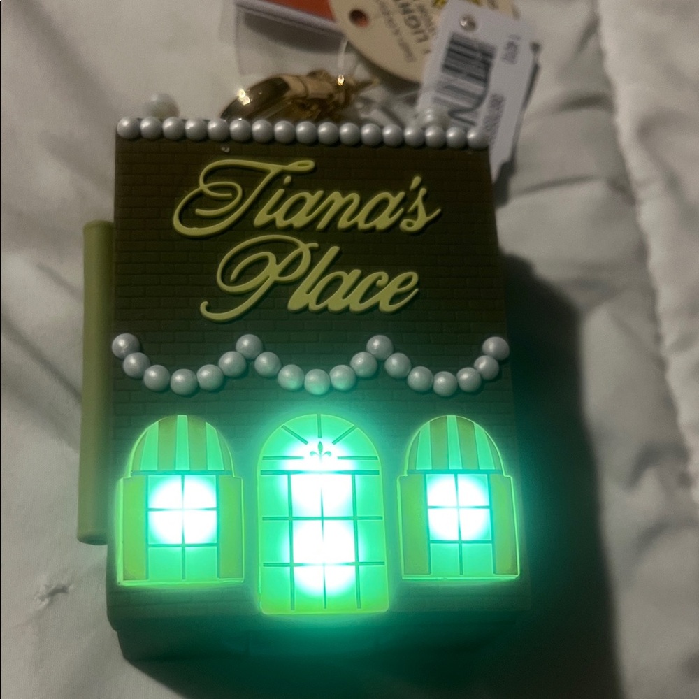 Tiana's Place Keychain - Picture 6 of 6